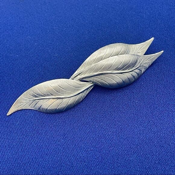 Vintage Triple Leaf Silver Tone Brooch Pin - Picture 6 of 16